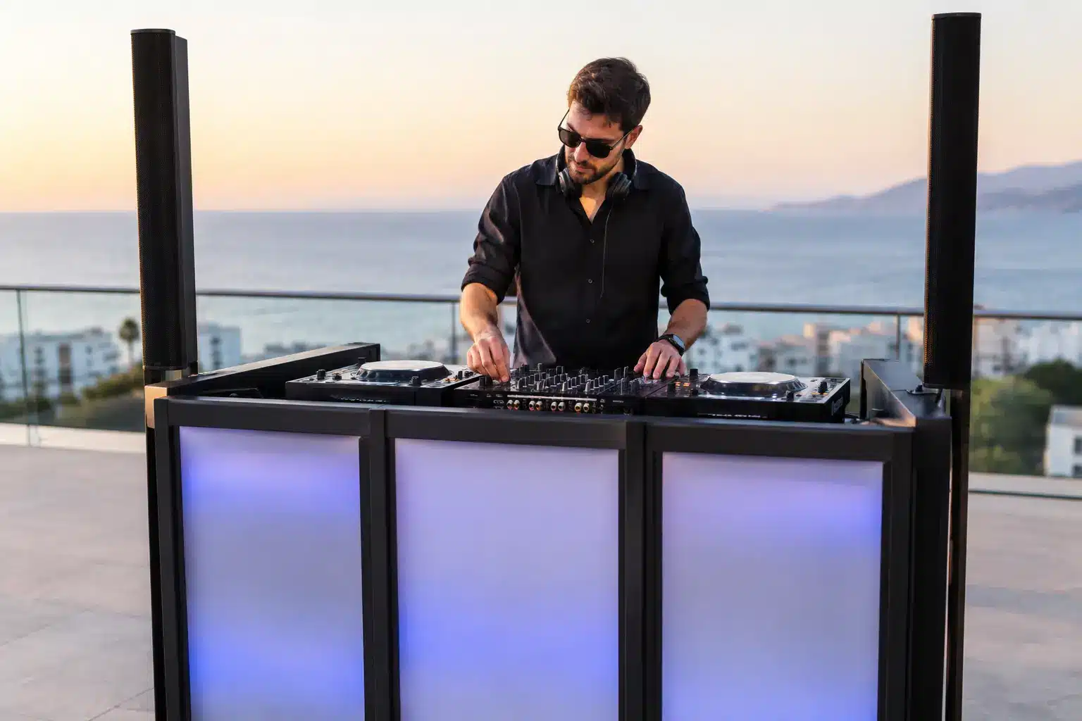 Cómo elegir una cabina DJ profesional para eventos